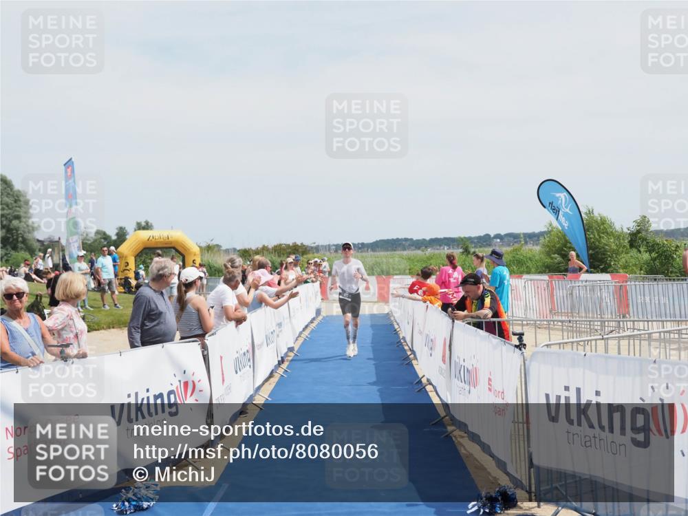 22.06.2025 - Viking Triathlon MichiJ http://msf.ph/oto/8080056 22.06.2025 14:20:04 Ziel 401 meine-sportfotos.de
