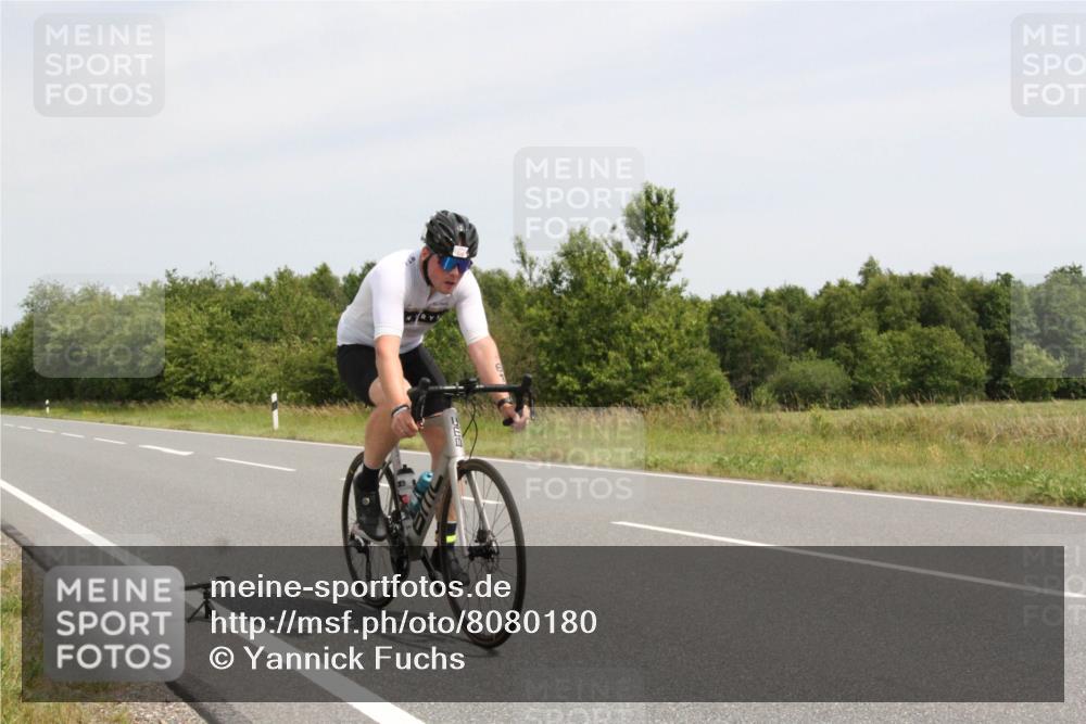 22.06.2025 - Viking Triathlon Yannick Fuchs http://msf.ph/oto/8080180 22.06.2025 12:20:07 Radfahren 146, 438, 611, 614 meine-sportfotos.de