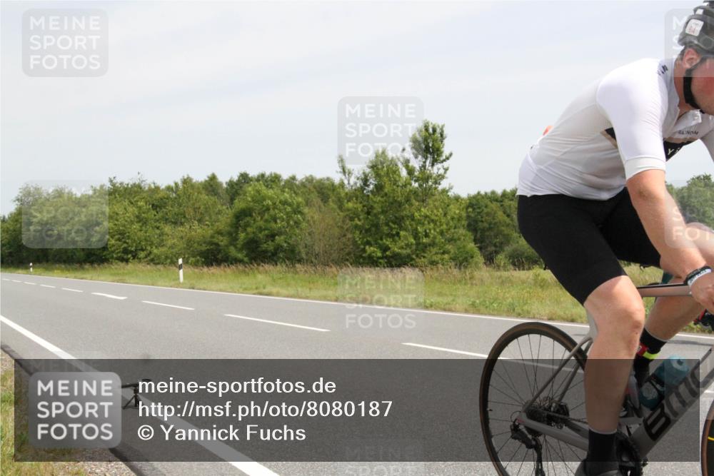 22.06.2025 - Viking Triathlon Yannick Fuchs http://msf.ph/oto/8080187 22.06.2025 12:20:07 Radfahren 146, 438, 611, 614 meine-sportfotos.de