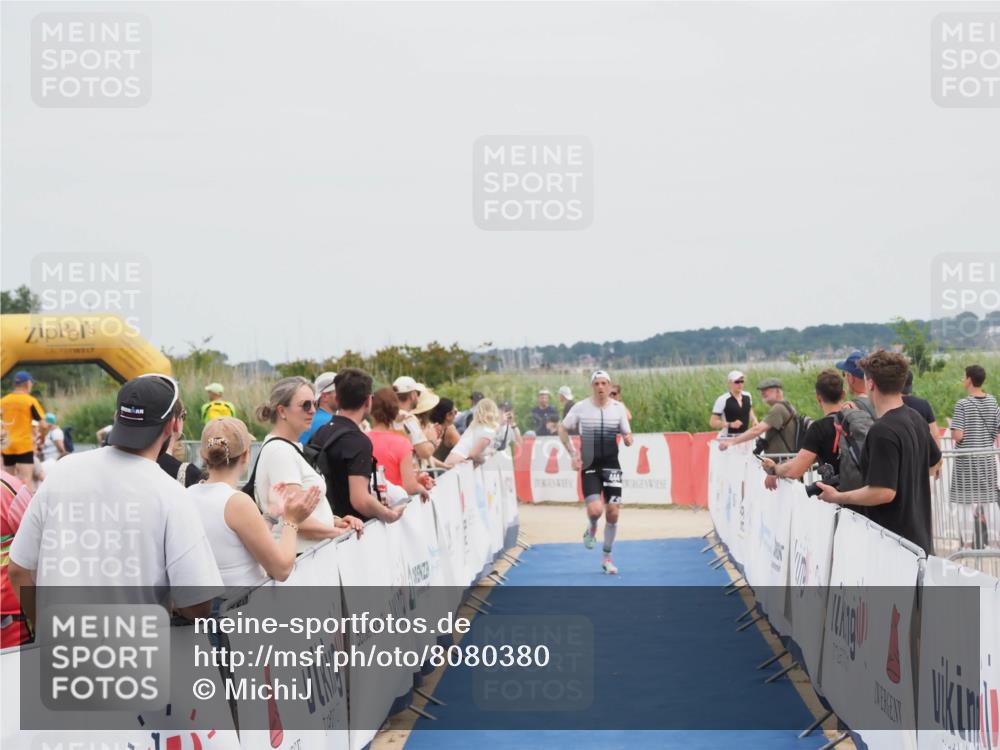 22.06.2025 - Viking Triathlon MichiJ http://msf.ph/oto/8080380 22.06.2025 14:40:40 Ziel 444 meine-sportfotos.de