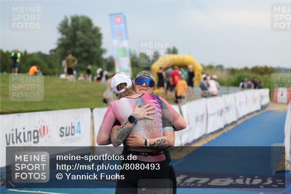 22.06.2025 - Viking Triathlon Yannick Fuchs http://msf.ph/oto/8080493 22.06.2025 16:54:22 Ziel 201 meine-sportfotos.de
