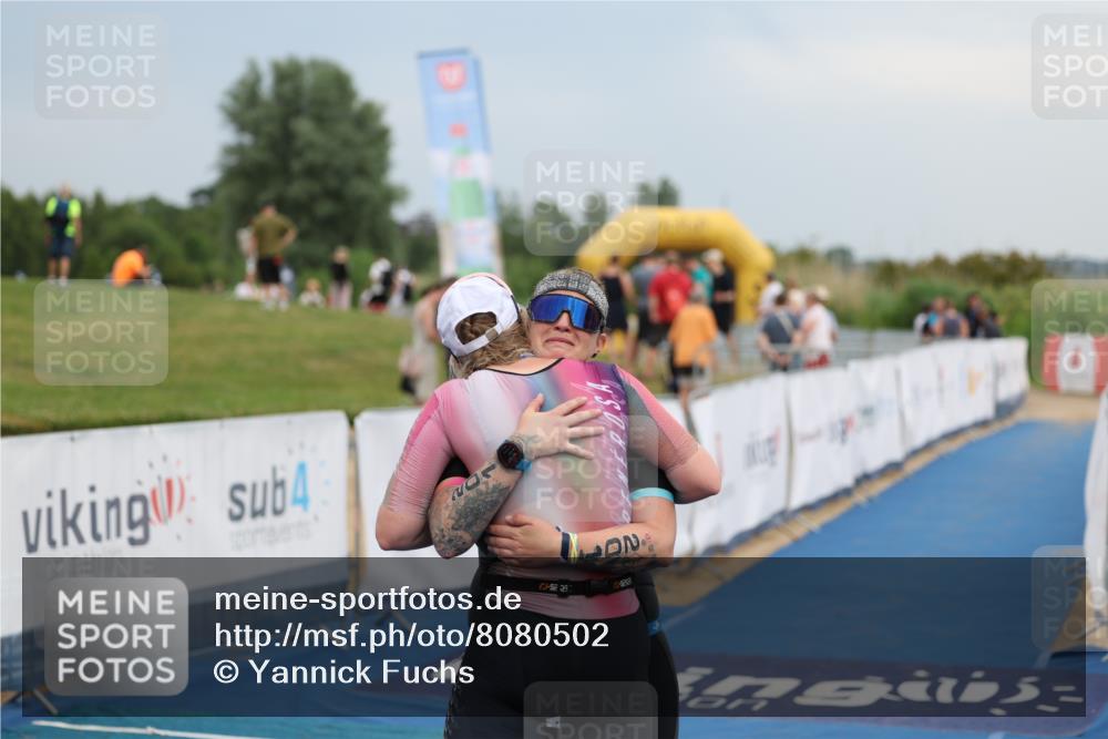 22.06.2025 - Viking Triathlon Yannick Fuchs http://msf.ph/oto/8080502 22.06.2025 16:54:22 Ziel 201 meine-sportfotos.de