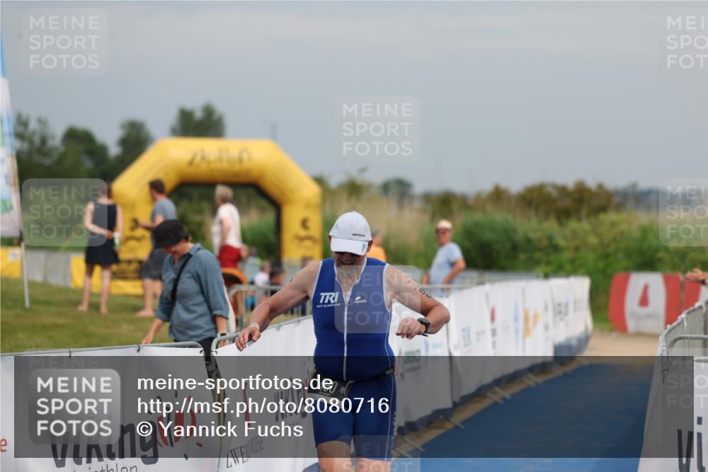 22.06.2025 - Viking Triathlon Yannick Fuchs http://msf.ph/oto/8080716 22.06.2025 17:01:54 Ziel 490 meine-sportfotos.de