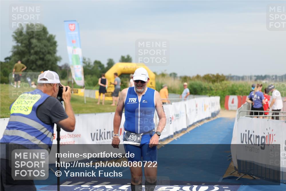22.06.2025 - Viking Triathlon Yannick Fuchs http://msf.ph/oto/8080722 22.06.2025 17:01:56 Ziel 490 meine-sportfotos.de