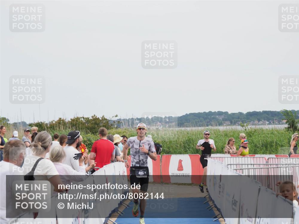 22.06.2025 - Viking Triathlon MichiJ http://msf.ph/oto/8082144 22.06.2025 14:30:55 Ziel 485 meine-sportfotos.de