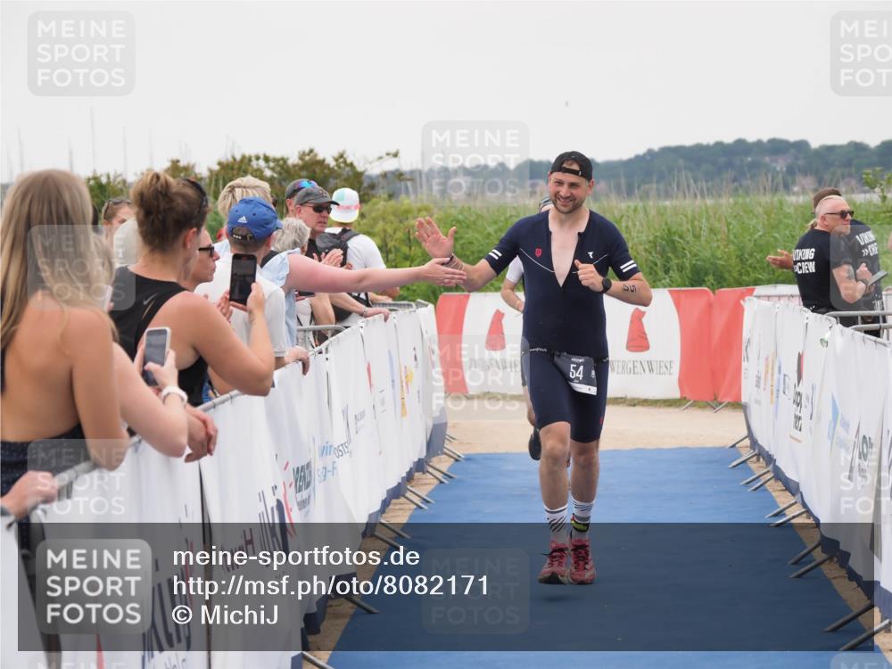 22.06.2025 - Viking Triathlon MichiJ http://msf.ph/oto/8082171 22.06.2025 16:01:08 Ziel 54, 378 meine-sportfotos.de