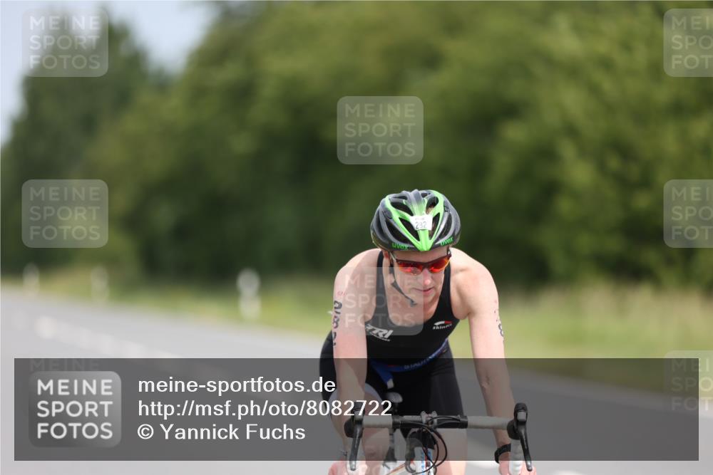 22.06.2025 - Viking Triathlon Yannick Fuchs http://msf.ph/oto/8082722 22.06.2025 12:24:46 Radfahren 38, 50, 75, 122, 225, 261, 282, 343, 399 meine-sportfotos.de