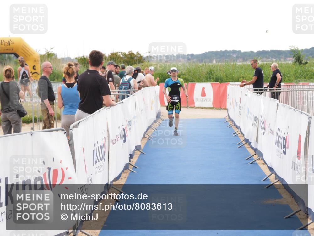 22.06.2025 - Viking Triathlon MichiJ http://msf.ph/oto/8083613 22.06.2025 16:17:39 Ziel 489 meine-sportfotos.de