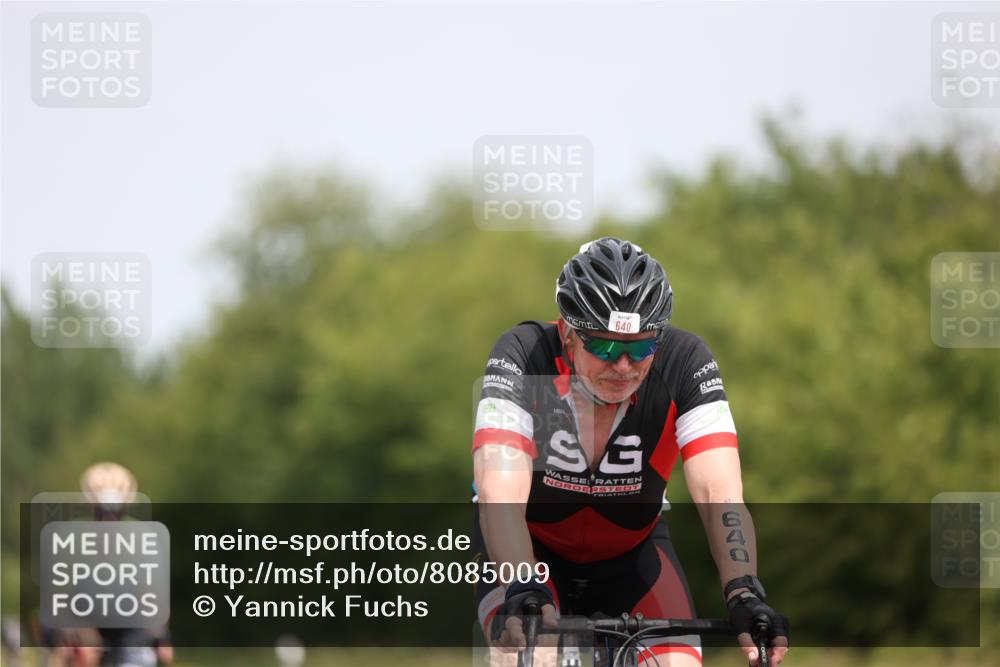 22.06.2025 - Viking Triathlon Yannick Fuchs http://msf.ph/oto/8085009 22.06.2025 12:36:24 Radfahren 95, 355, 433, 463, 468, 473, 640 meine-sportfotos.de