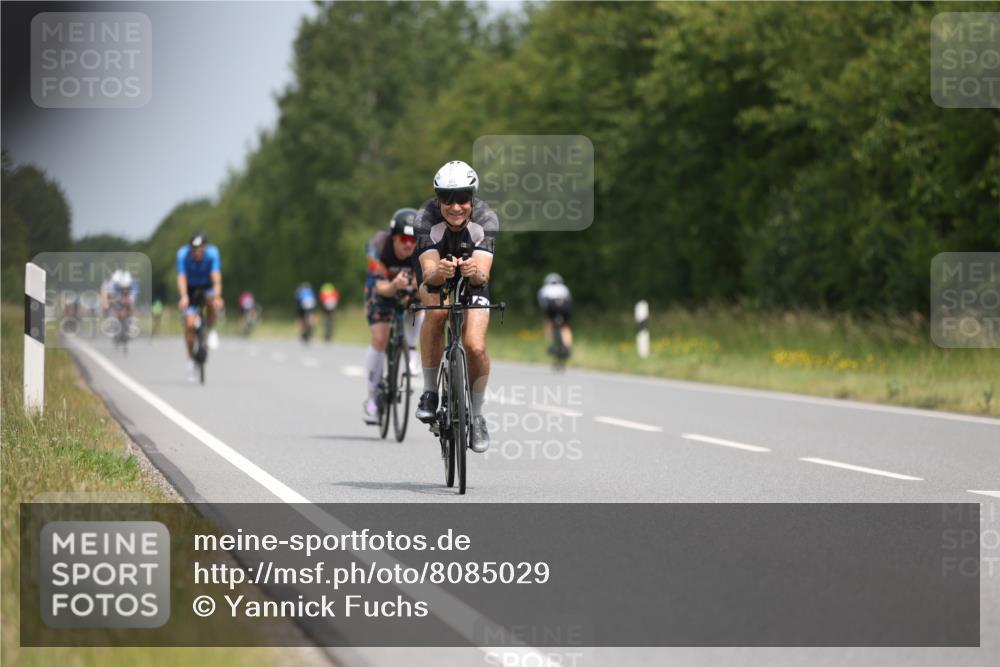 22.06.2025 - Viking Triathlon Yannick Fuchs http://msf.ph/oto/8085029 22.06.2025 12:36:27 Radfahren 28, 95, 355, 422, 433, 463, 468, 473, 640 meine-sportfotos.de