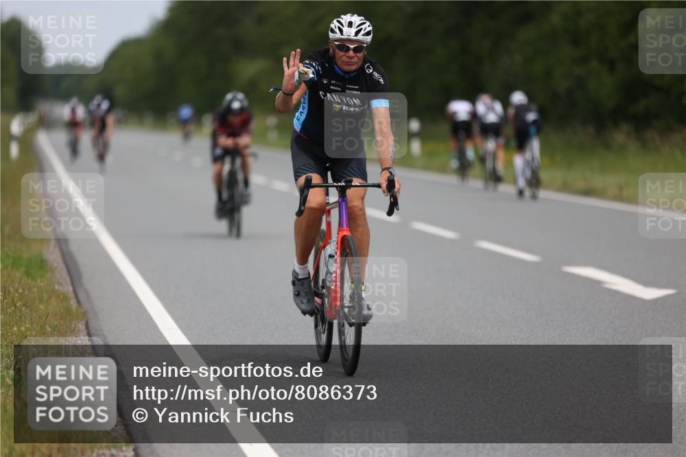 22.06.2025 - Viking Triathlon Yannick Fuchs http://msf.ph/oto/8086373 22.06.2025 12:43:46 Radfahren 7, 83, 196, 318, 349, 359, 388, 407, 428, 506 meine-sportfotos.de