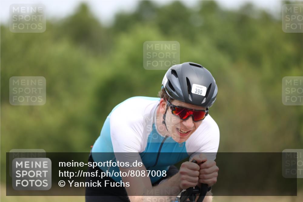 22.06.2025 - Viking Triathlon Yannick Fuchs http://msf.ph/oto/8087008 22.06.2025 12:47:50 Radfahren 103, 113, 149, 215, 390, 461 meine-sportfotos.de