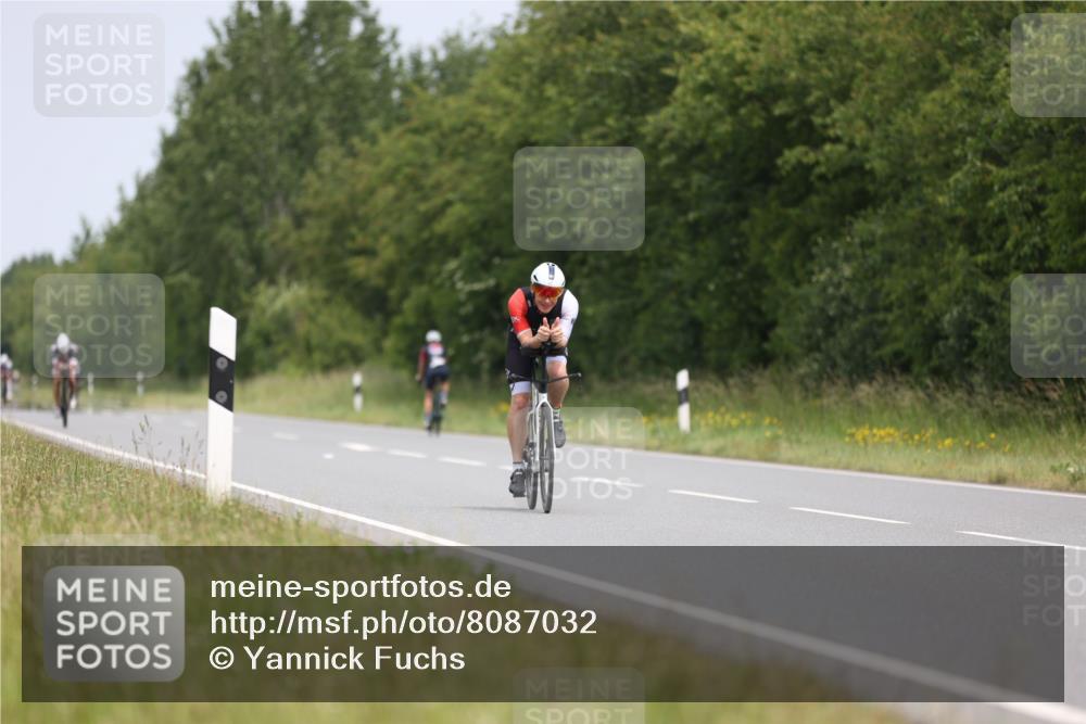 22.06.2025 - Viking Triathlon Yannick Fuchs http://msf.ph/oto/8087032 22.06.2025 12:48:16 Radfahren 300 meine-sportfotos.de