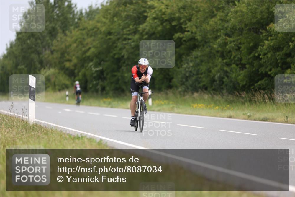 22.06.2025 - Viking Triathlon Yannick Fuchs http://msf.ph/oto/8087034 22.06.2025 12:48:17 Radfahren 300, 524 meine-sportfotos.de