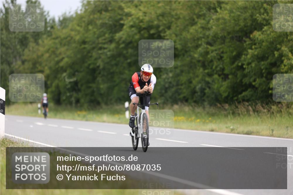 22.06.2025 - Viking Triathlon Yannick Fuchs http://msf.ph/oto/8087035 22.06.2025 12:48:17 Radfahren 300, 524 meine-sportfotos.de