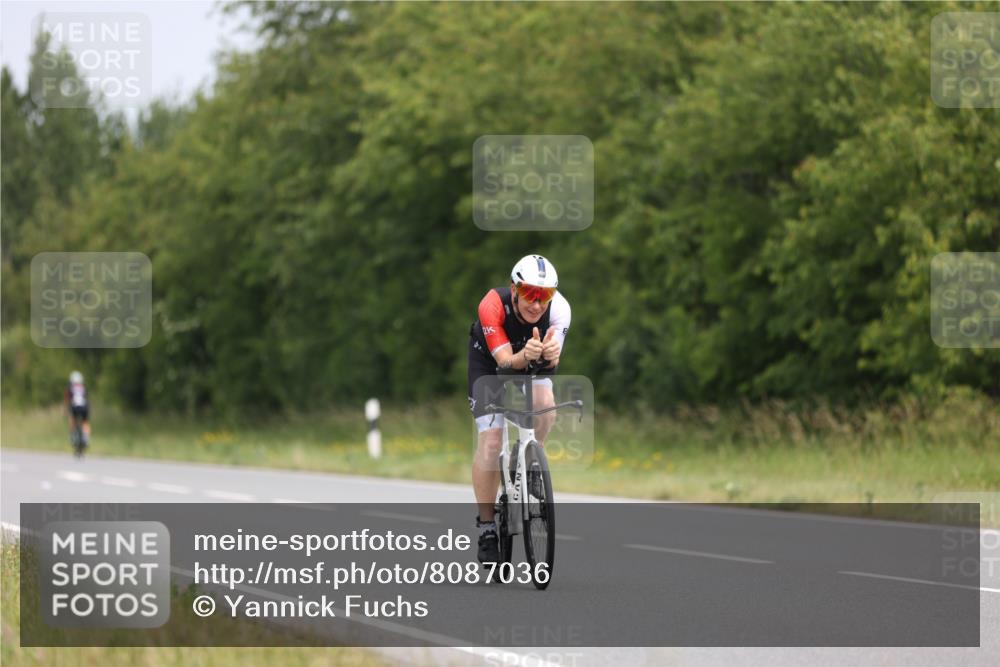 22.06.2025 - Viking Triathlon Yannick Fuchs http://msf.ph/oto/8087036 22.06.2025 12:48:17 Radfahren 300, 524 meine-sportfotos.de
