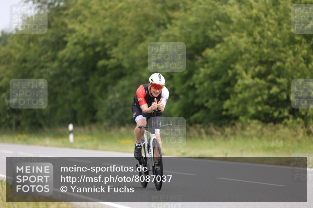 22.06.2025 - Viking Triathlon Yannick Fuchs http://msf.ph/oto/8087037 22.06.2025 12:48:18 Radfahren 300, 524 meine-sportfotos.de