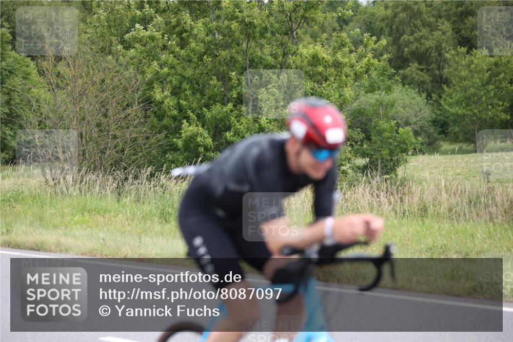 22.06.2025 - Viking Triathlon Yannick Fuchs http://msf.ph/oto/8087097 22.06.2025 12:50:52 Radfahren 75, 264, 304, 317, 436, 507, 630 meine-sportfotos.de