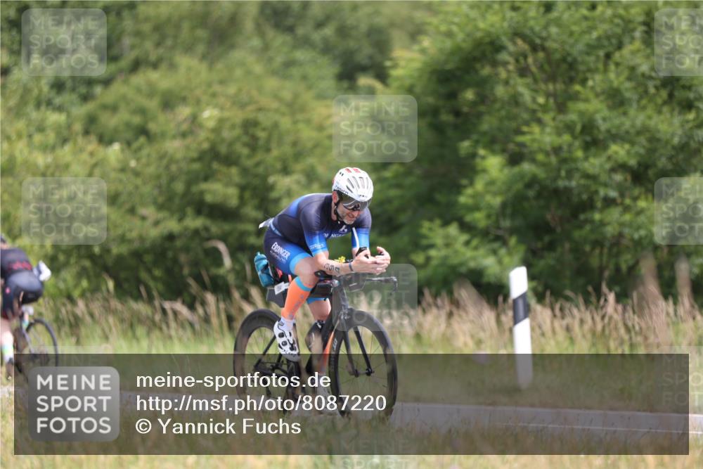 22.06.2025 - Viking Triathlon Yannick Fuchs http://msf.ph/oto/8087220 22.06.2025 12:58:08 Radfahren 337, 394 meine-sportfotos.de