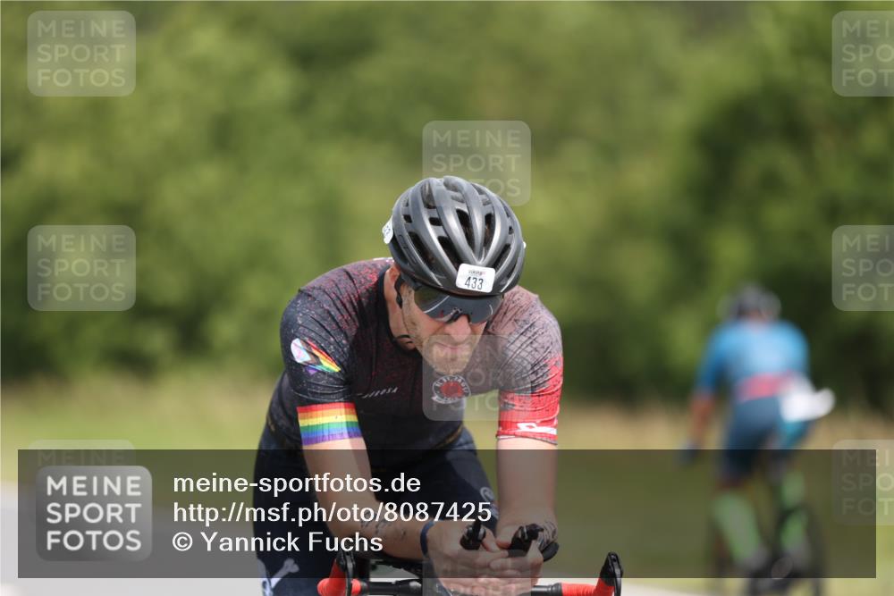 22.06.2025 - Viking Triathlon Yannick Fuchs http://msf.ph/oto/8087425 22.06.2025 13:02:46 Radfahren 23, 77, 433 meine-sportfotos.de