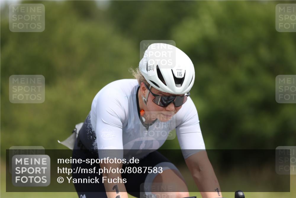22.06.2025 - Viking Triathlon Yannick Fuchs http://msf.ph/oto/8087583 22.06.2025 13:08:21 Radfahren 115, 494 meine-sportfotos.de