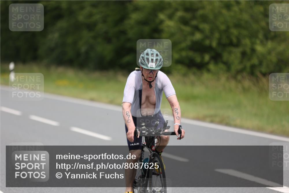 22.06.2025 - Viking Triathlon Yannick Fuchs http://msf.ph/oto/8087625 22.06.2025 13:09:07 Radfahren 270 meine-sportfotos.de
