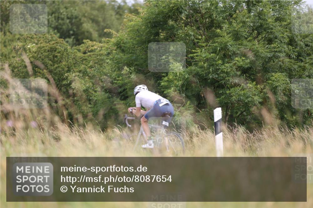 22.06.2025 - Viking Triathlon Yannick Fuchs http://msf.ph/oto/8087654 22.06.2025 13:10:01 Radfahren 25, 128, 181 meine-sportfotos.de