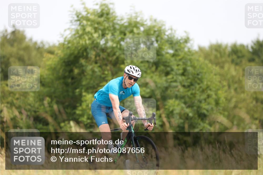 22.06.2025 - Viking Triathlon Yannick Fuchs http://msf.ph/oto/8087656 22.06.2025 13:10:02 Radfahren 25, 128, 181, 614 meine-sportfotos.de