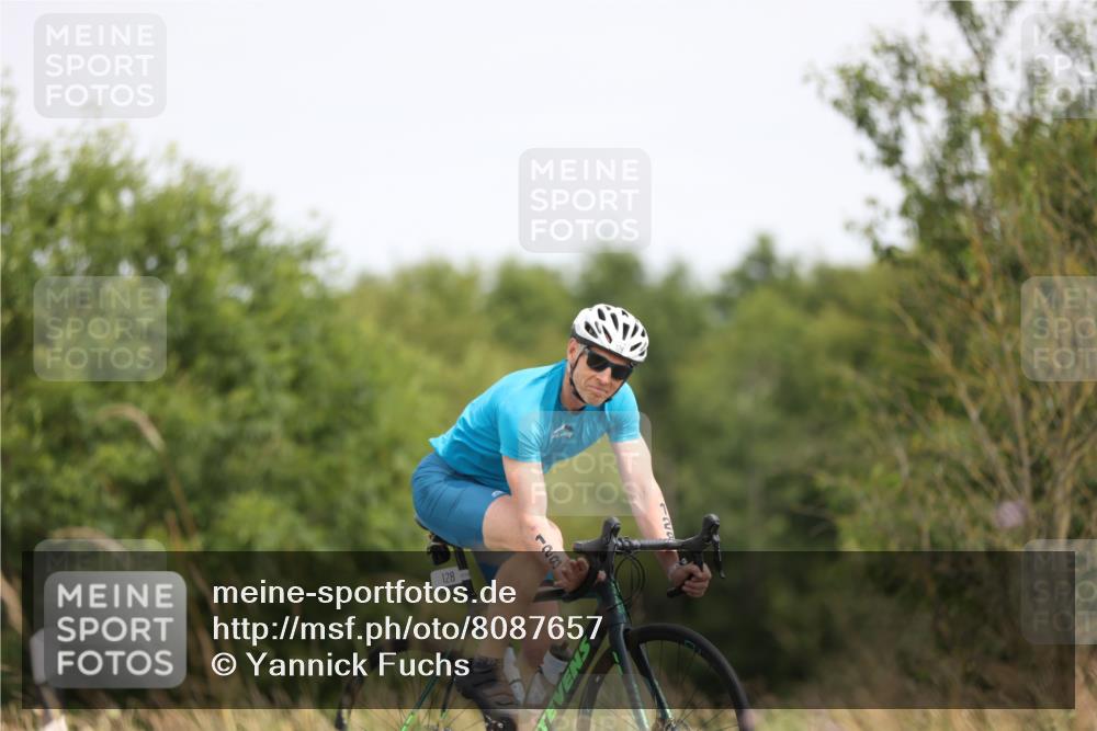 22.06.2025 - Viking Triathlon Yannick Fuchs http://msf.ph/oto/8087657 22.06.2025 13:10:02 Radfahren 25, 128, 181, 614 meine-sportfotos.de