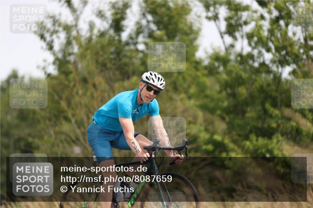 22.06.2025 - Viking Triathlon Yannick Fuchs http://msf.ph/oto/8087659 22.06.2025 13:10:03 Radfahren 25, 128, 181, 614 meine-sportfotos.de