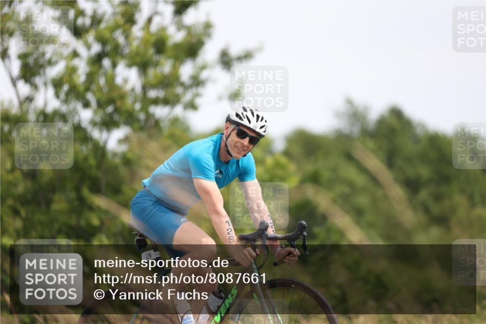 22.06.2025 - Viking Triathlon Yannick Fuchs http://msf.ph/oto/8087661 22.06.2025 13:10:03 Radfahren 25, 128, 181, 614 meine-sportfotos.de