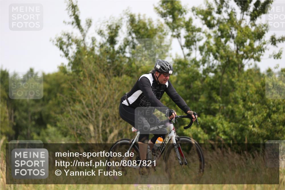 22.06.2025 - Viking Triathlon Yannick Fuchs http://msf.ph/oto/8087821 22.06.2025 13:11:23 Radfahren 328, 342, 626 meine-sportfotos.de