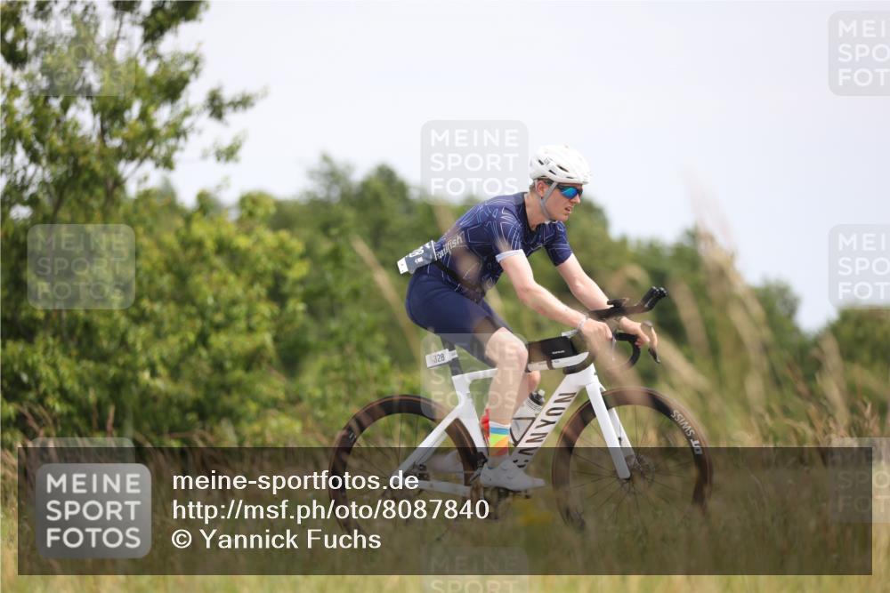 22.06.2025 - Viking Triathlon Yannick Fuchs http://msf.ph/oto/8087840 22.06.2025 13:11:30 Radfahren 328, 336 meine-sportfotos.de