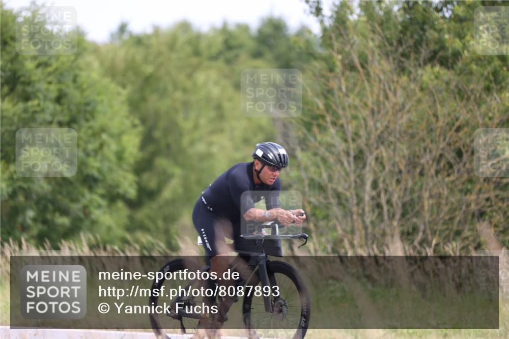 22.06.2025 - Viking Triathlon Yannick Fuchs http://msf.ph/oto/8087893 22.06.2025 13:12:29 Radfahren 83, 493 meine-sportfotos.de