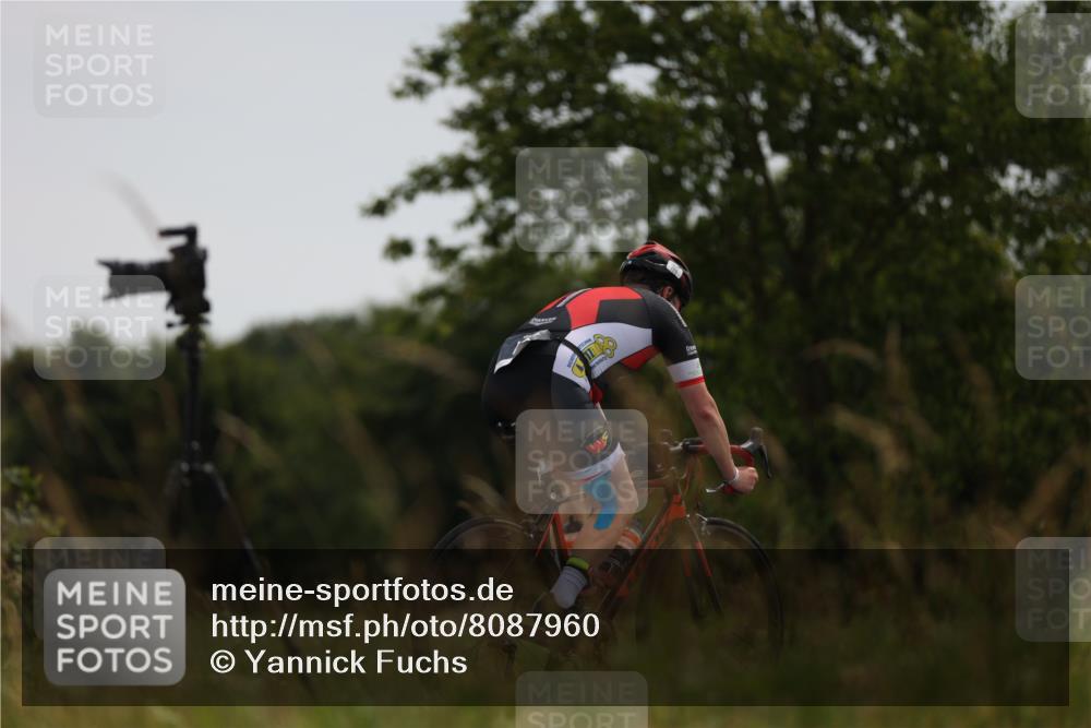 22.06.2025 - Viking Triathlon Yannick Fuchs http://msf.ph/oto/8087960 22.06.2025 13:12:59 Radfahren 190, 199, 303 meine-sportfotos.de
