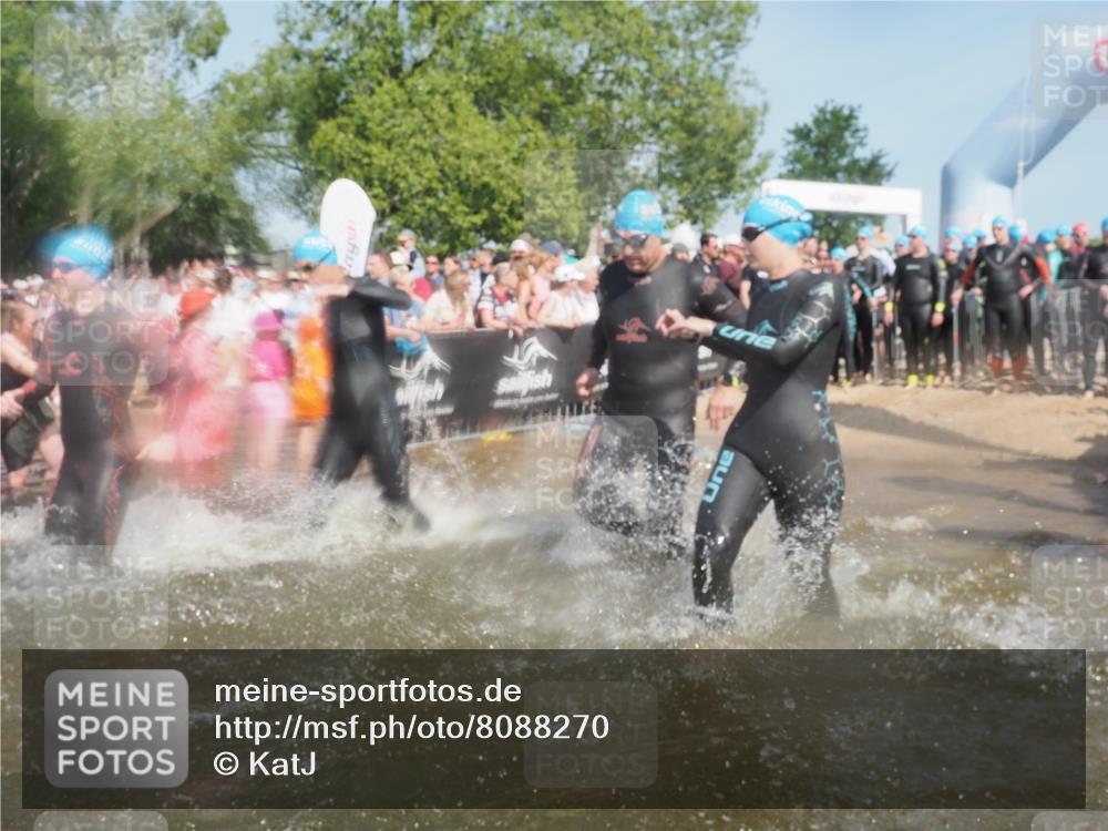 22.06.2025 - Viking Triathlon KatJ http://msf.ph/oto/8088270 22.06.2025 10:08:20 Schwimmen 37, 48, 69, 97, 133, 140, 222, 225, 364, 403, 406, 410, 499, 518, 638 meine-sportfotos.de