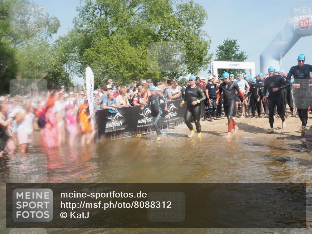 22.06.2025 - Viking Triathlon KatJ http://msf.ph/oto/8088312 22.06.2025 10:08:23 Schwimmen 37, 48, 69, 97, 133, 140, 222, 225, 364, 406, 499, 518, 638 meine-sportfotos.de