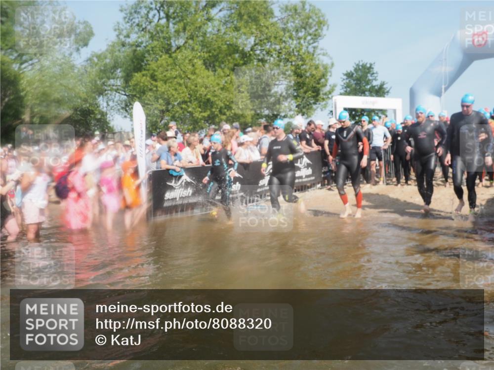 22.06.2025 - Viking Triathlon KatJ http://msf.ph/oto/8088320 22.06.2025 10:08:24 Schwimmen 37, 48, 69, 97, 133, 140, 222, 364, 499, 518 meine-sportfotos.de