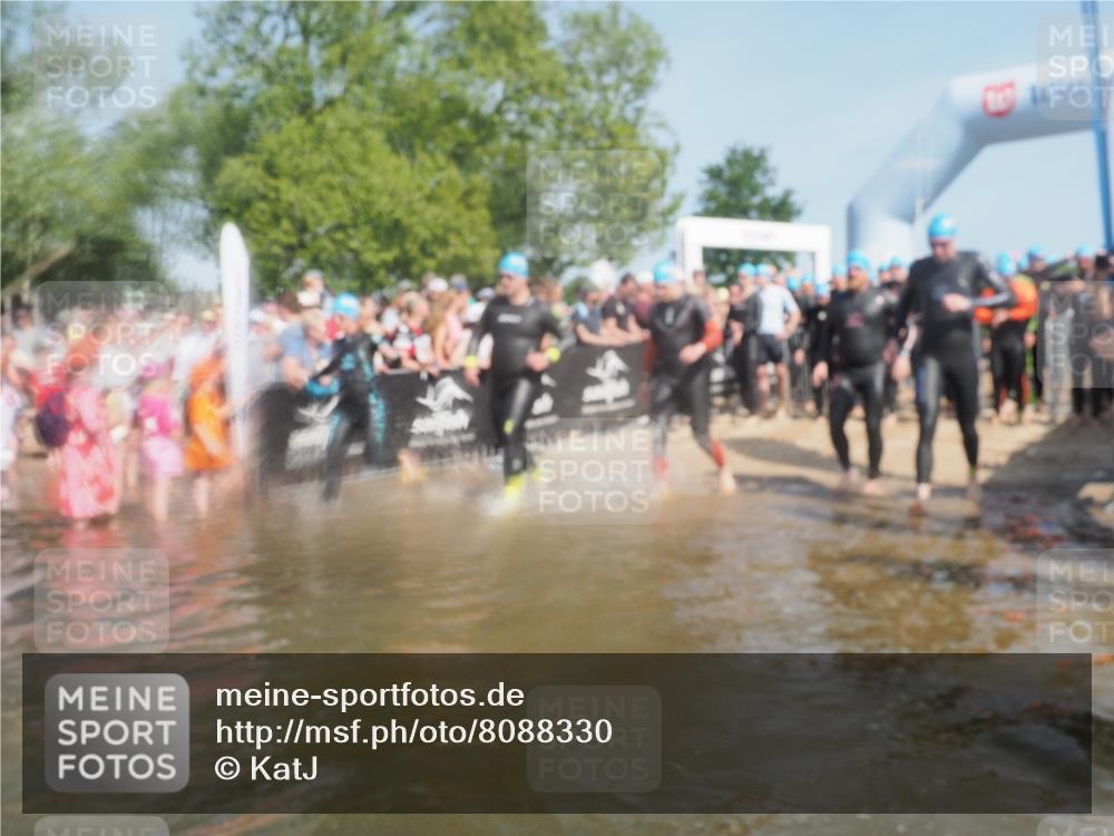 22.06.2025 - Viking Triathlon KatJ http://msf.ph/oto/8088330 22.06.2025 10:08:24 Schwimmen 37, 48, 69, 97, 133, 140, 222, 364, 499, 518 meine-sportfotos.de