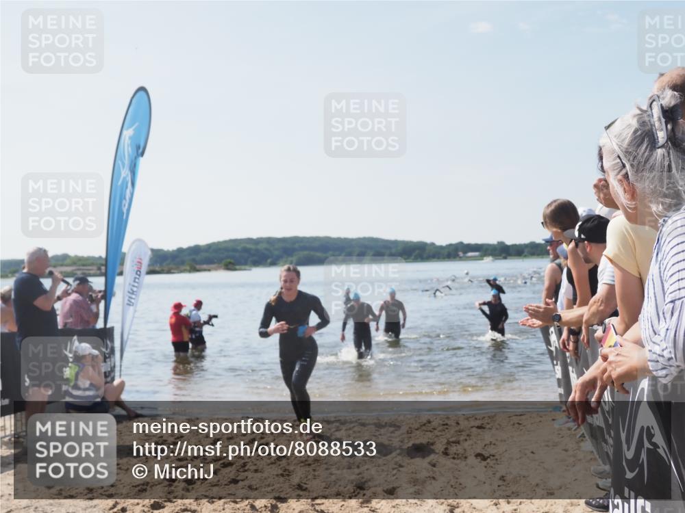 22.06.2025 - Viking Triathlon MichiJ http://msf.ph/oto/8088533 22.06.2025 10:36:34 Schwimmen 42, 88, 232, 251, 332 meine-sportfotos.de