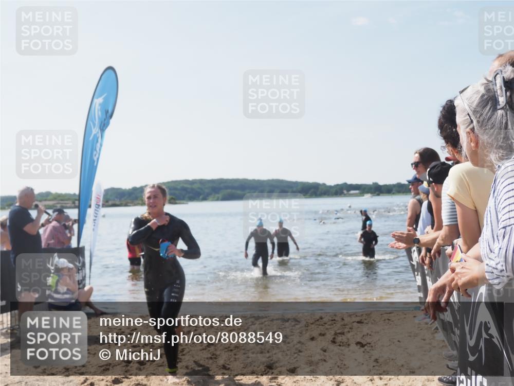 22.06.2025 - Viking Triathlon MichiJ http://msf.ph/oto/8088549 22.06.2025 10:36:35 Schwimmen 42, 88, 232, 251, 332 meine-sportfotos.de