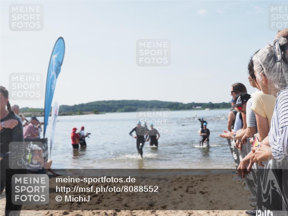 22.06.2025 - Viking Triathlon MichiJ http://msf.ph/oto/8088552 22.06.2025 10:36:35 Schwimmen 42, 88, 232, 251, 332 meine-sportfotos.de