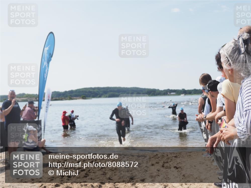22.06.2025 - Viking Triathlon MichiJ http://msf.ph/oto/8088572 22.06.2025 10:36:37 Schwimmen 42, 232, 251, 332 meine-sportfotos.de