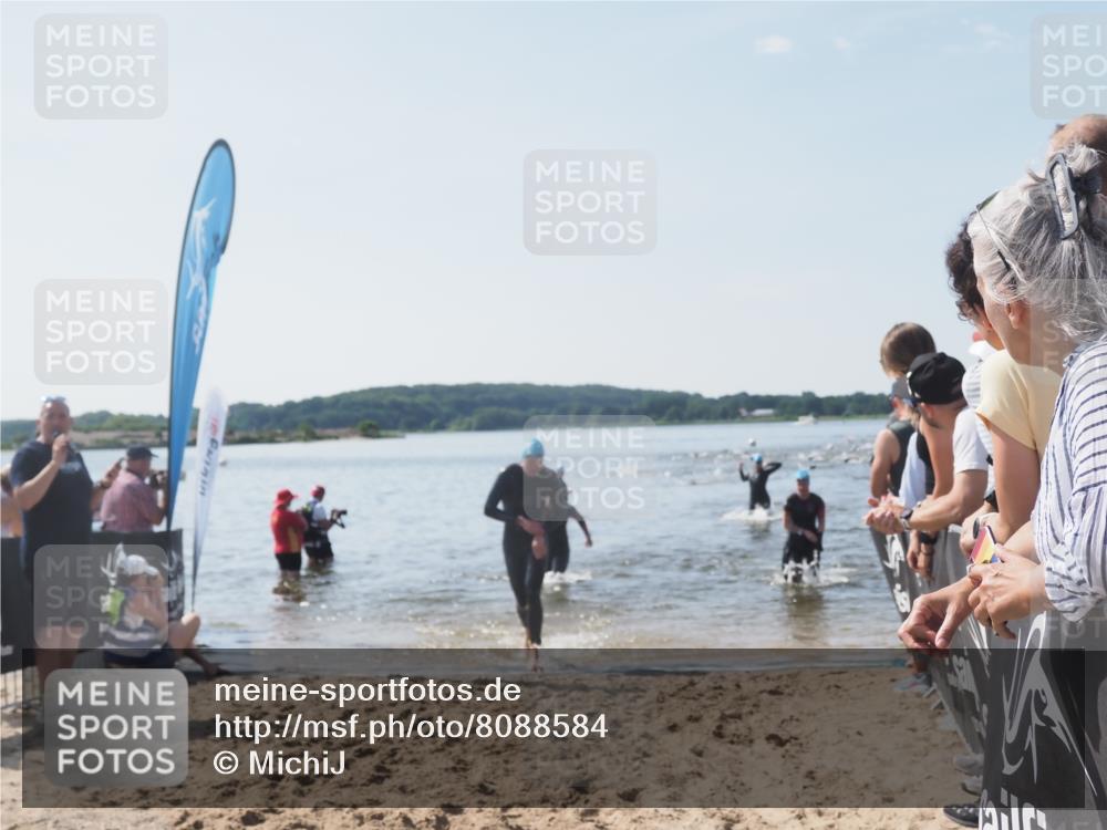 22.06.2025 - Viking Triathlon MichiJ http://msf.ph/oto/8088584 22.06.2025 10:36:37 Schwimmen 42, 232, 251, 332 meine-sportfotos.de