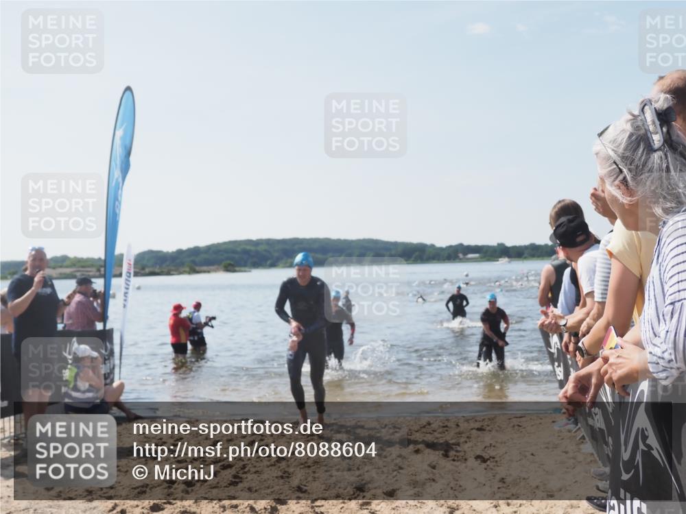 22.06.2025 - Viking Triathlon MichiJ http://msf.ph/oto/8088604 22.06.2025 10:36:38 Schwimmen 42, 232, 251, 332 meine-sportfotos.de