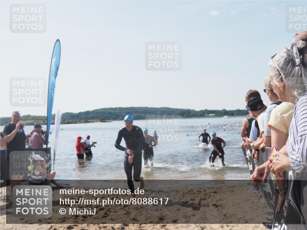22.06.2025 - Viking Triathlon MichiJ http://msf.ph/oto/8088617 22.06.2025 10:36:38 Schwimmen 42, 232, 251, 332 meine-sportfotos.de