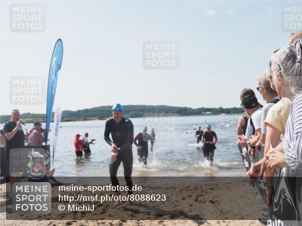 22.06.2025 - Viking Triathlon MichiJ http://msf.ph/oto/8088623 22.06.2025 10:36:39 Schwimmen 42, 232, 251, 332 meine-sportfotos.de