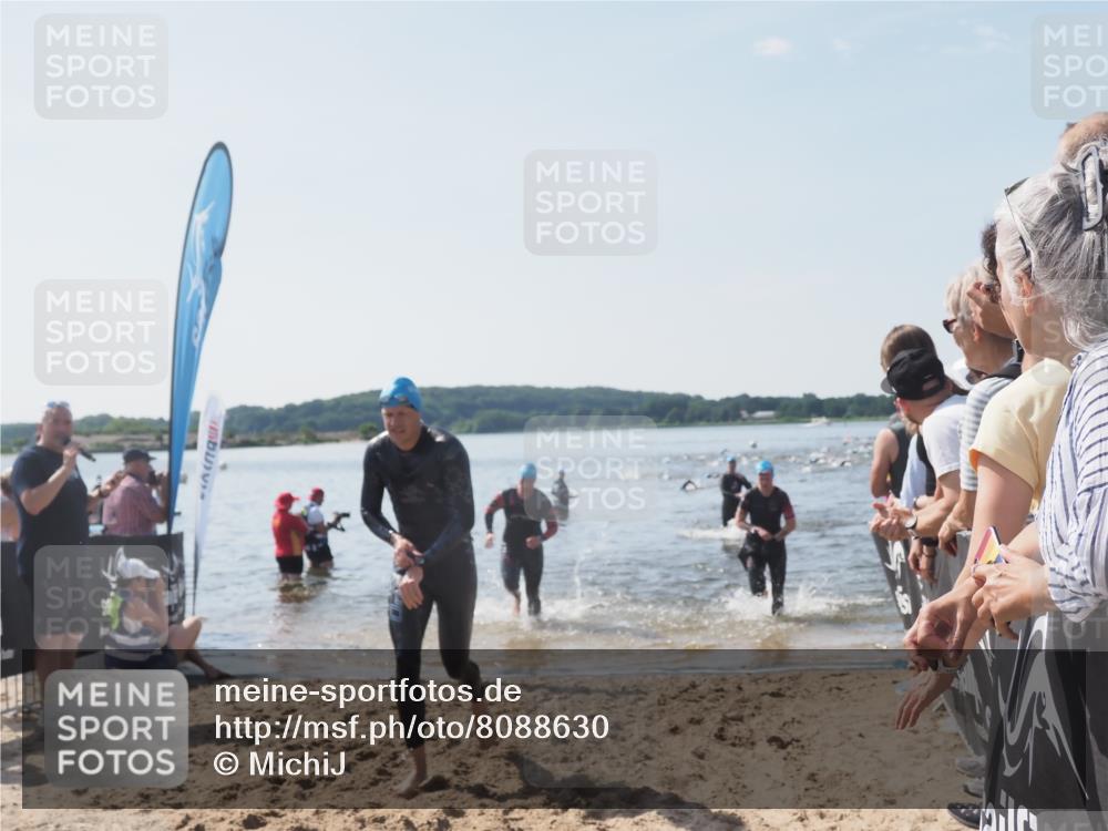 22.06.2025 - Viking Triathlon MichiJ http://msf.ph/oto/8088630 22.06.2025 10:36:39 Schwimmen 42, 232, 251, 332 meine-sportfotos.de