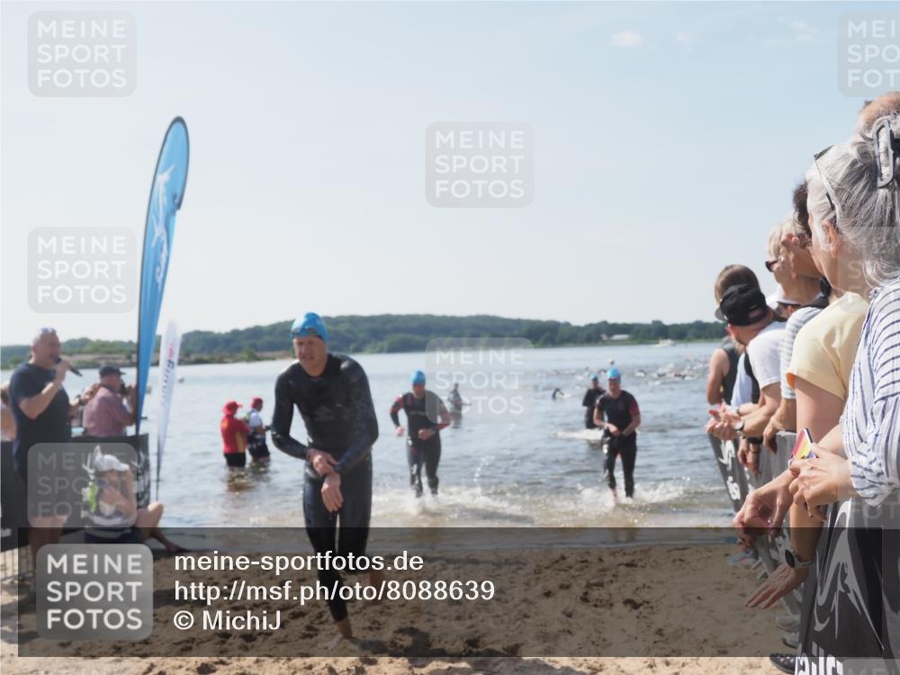 22.06.2025 - Viking Triathlon MichiJ http://msf.ph/oto/8088639 22.06.2025 10:36:39 Schwimmen 42, 232, 251, 332 meine-sportfotos.de