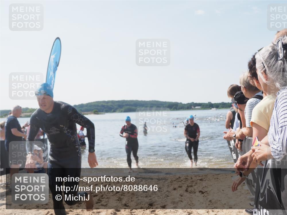 22.06.2025 - Viking Triathlon MichiJ http://msf.ph/oto/8088646 22.06.2025 10:36:40 Schwimmen 42, 232, 251, 332 meine-sportfotos.de